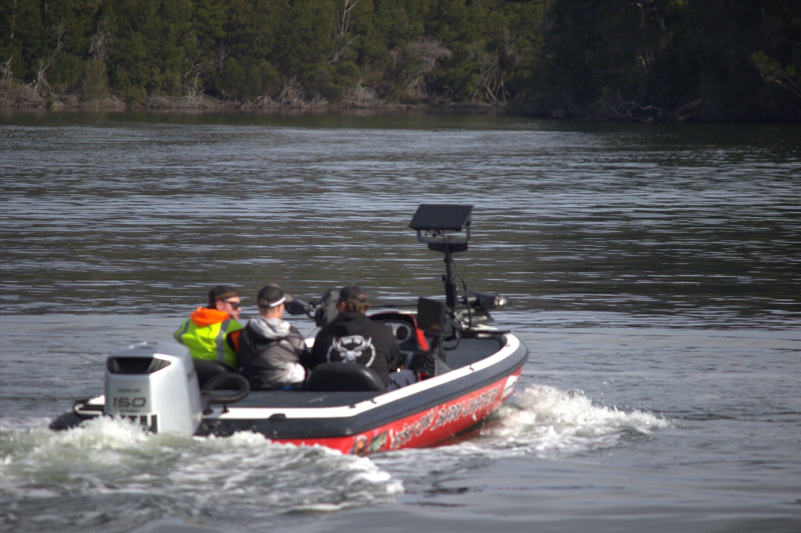 Scenic lake tour aboard the Skeeter ZX 190